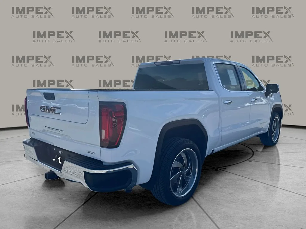 Used 2024 White GMC SLT image 4