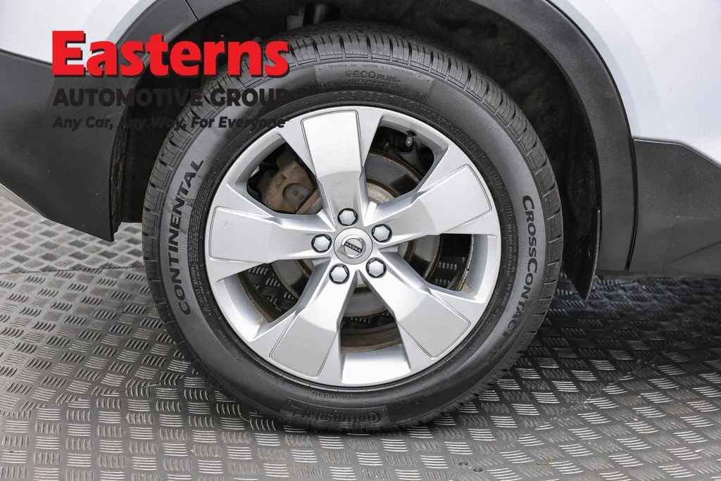 Used 2021 Gray Volvo Momentum image 29