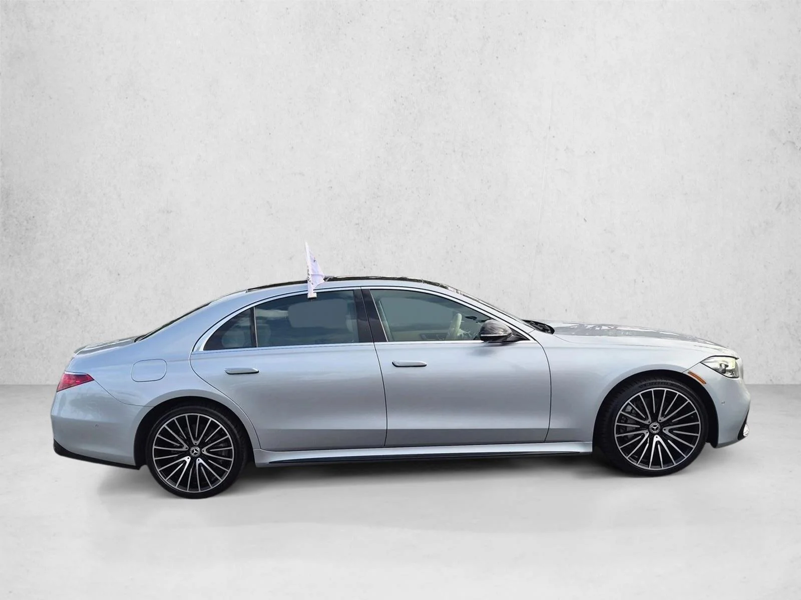 Used 2022 Cirrus Silver Mercedes-Benz S 580 image 4