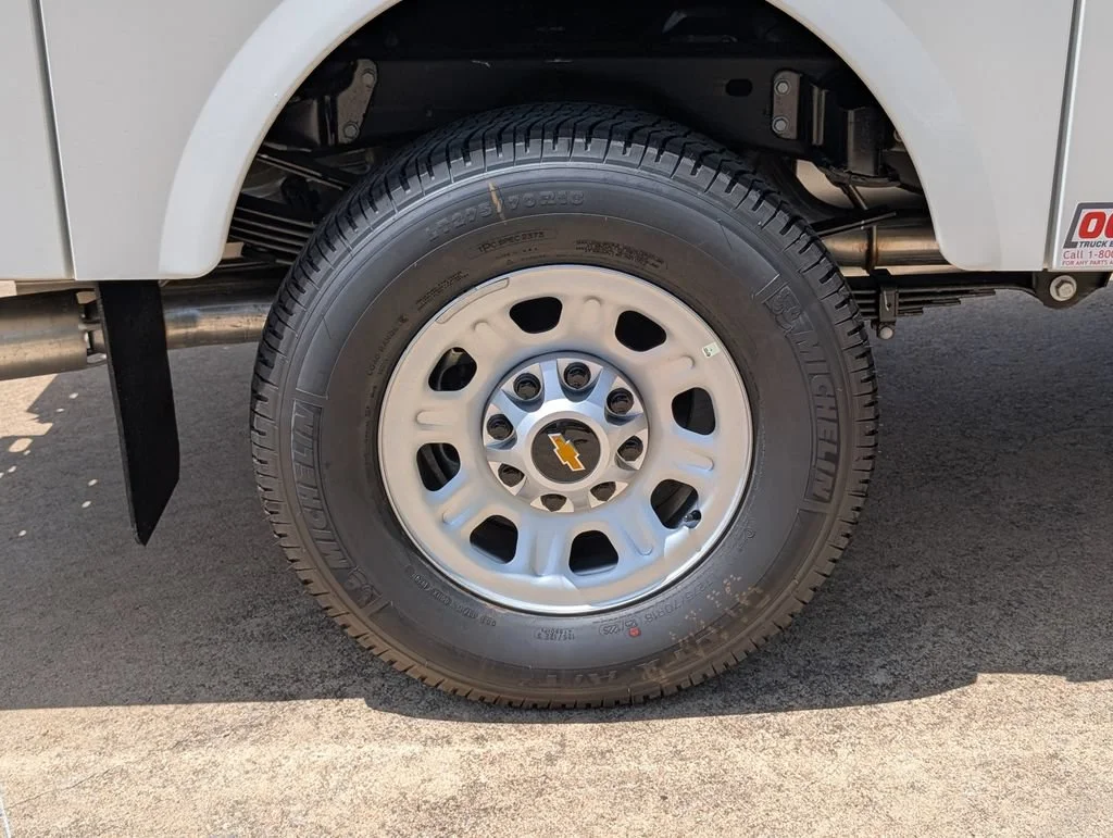 New 2026 Summit White Chevrolet WT image 3