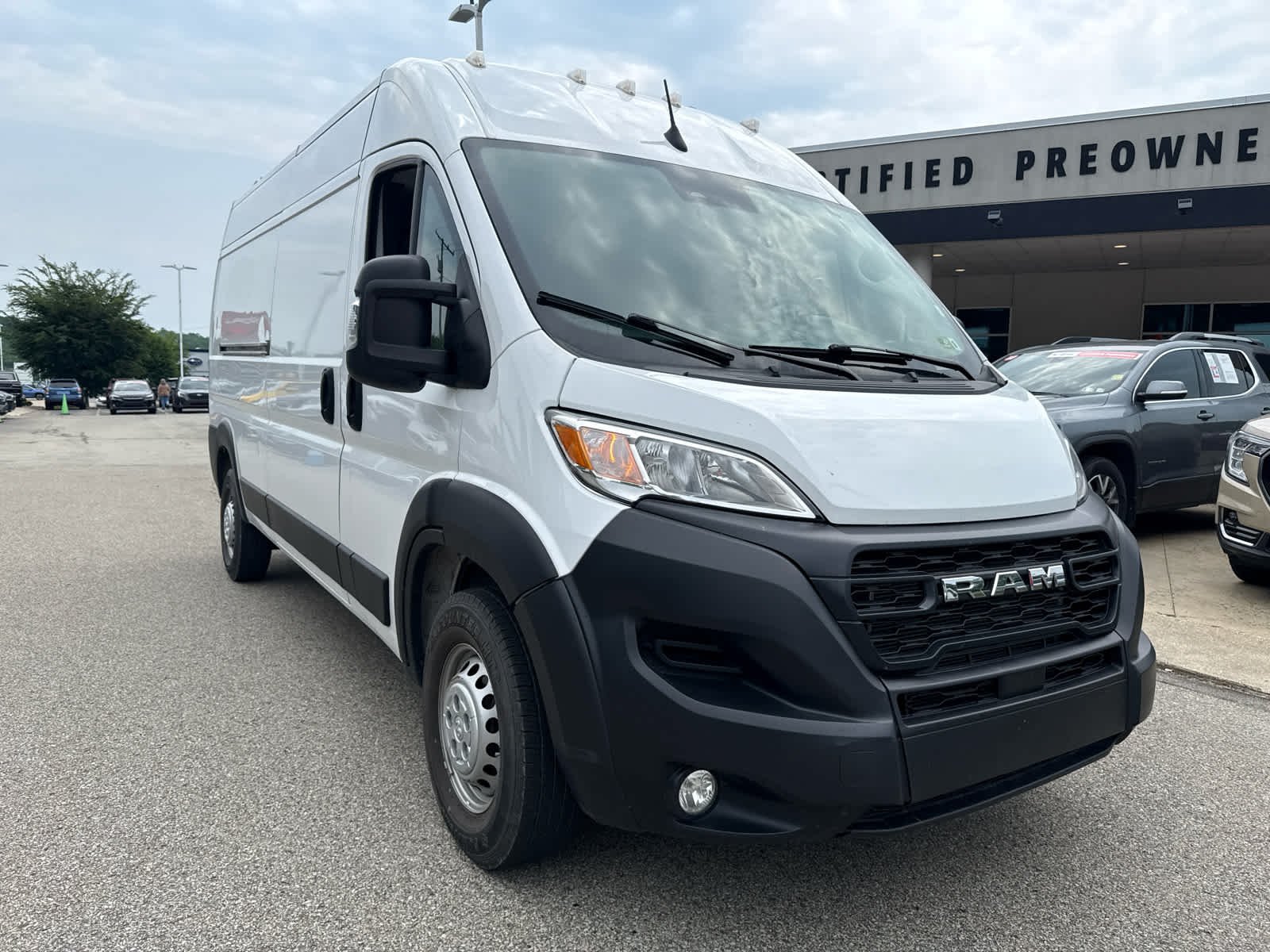 Used 2024 Whi/white Ram Tradesman image 1