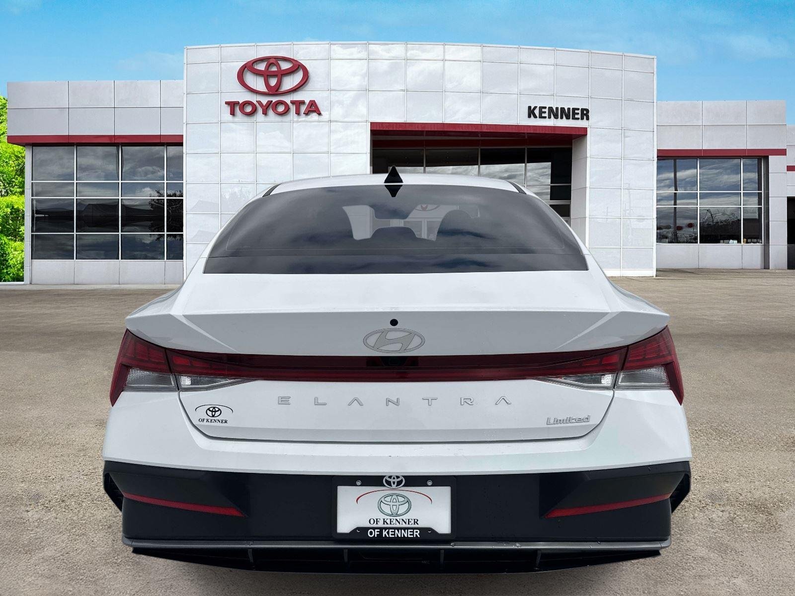 Used 2025 Serenity White Hyundai Limited image 5