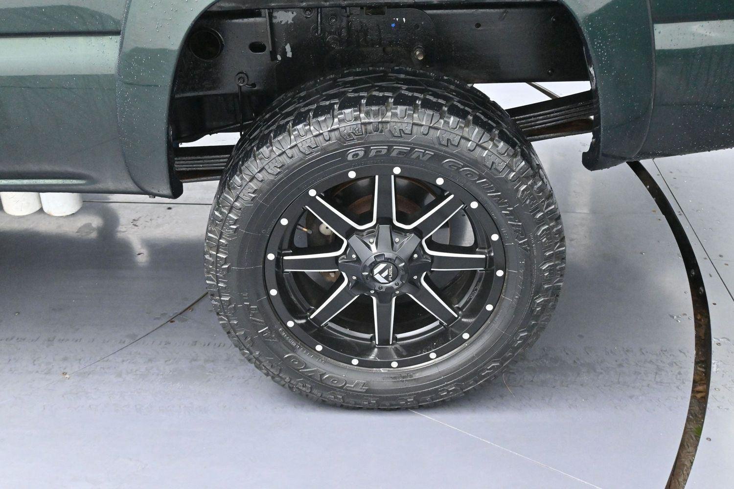 Used 2005 Dark Green Metallic Chevrolet LS image 22