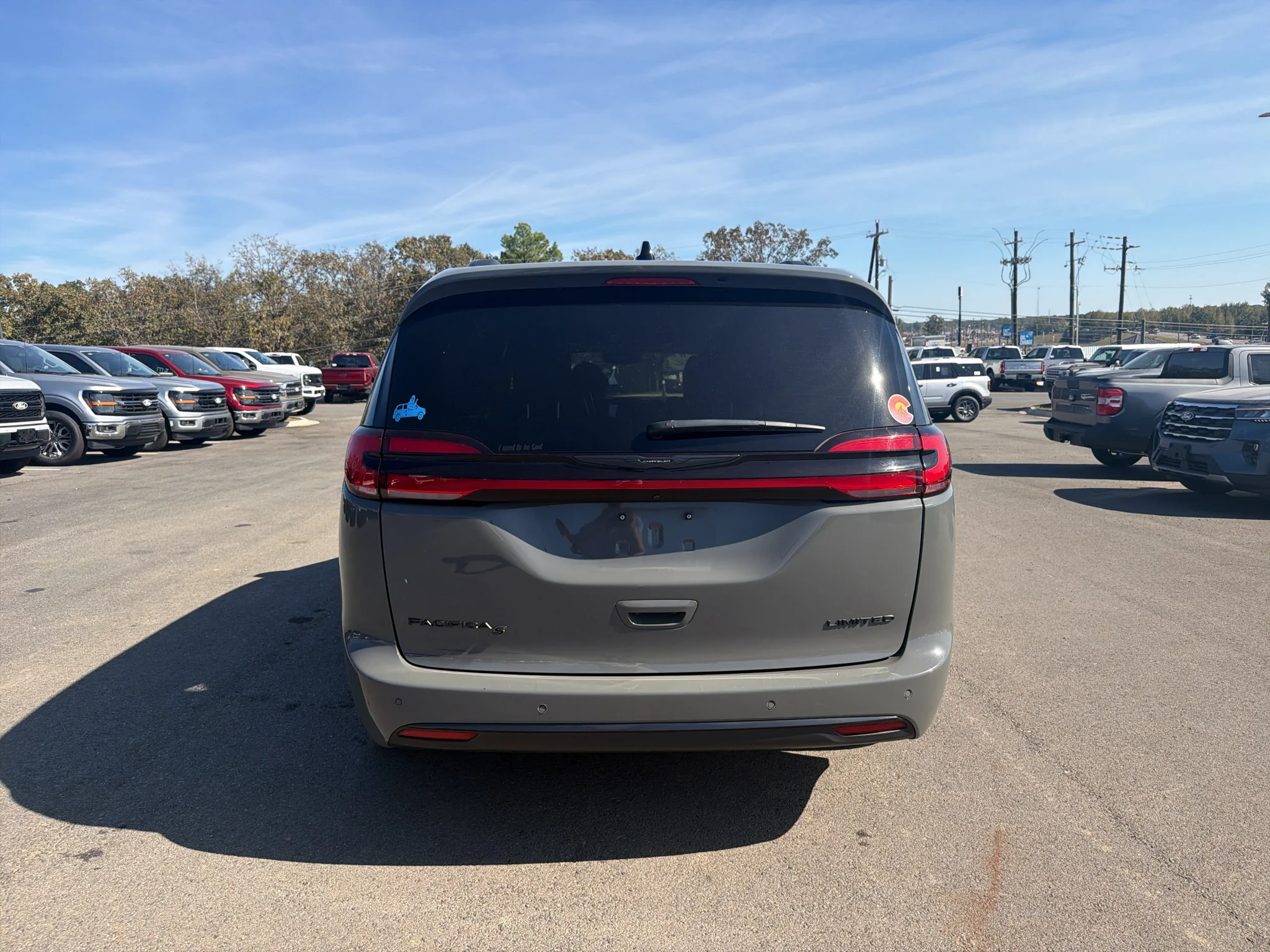 Used 2025 Ceramic Gray Clearcoat Chrysler Limited image 4