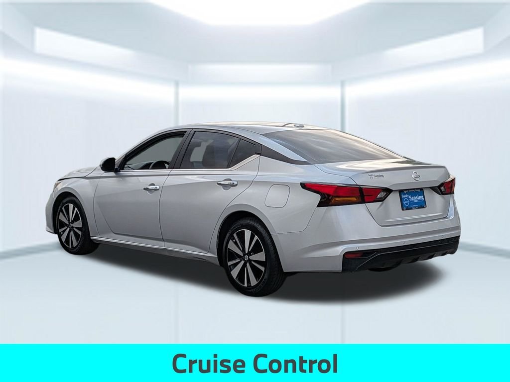 Used 2022 Silver Nissan 2.5 SV image 5