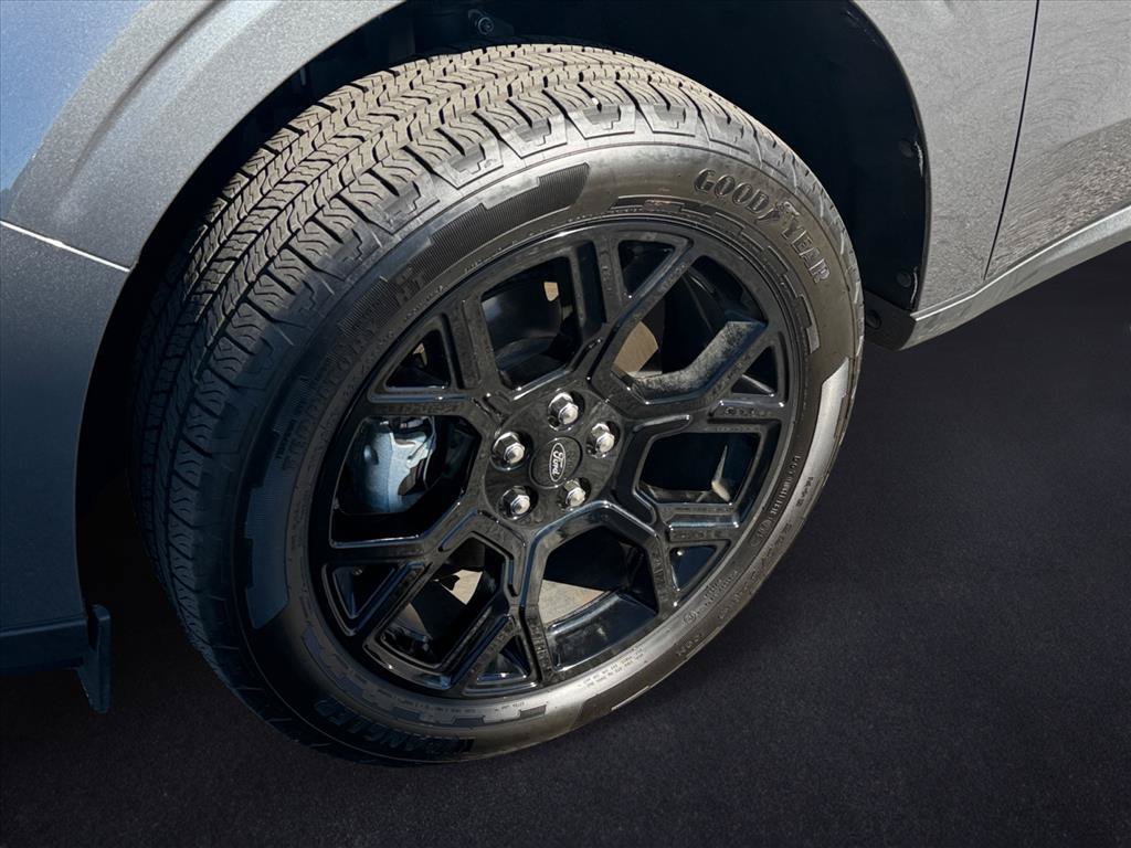 New 2026 Carbonized Gray Metallic Ford XLT image 9