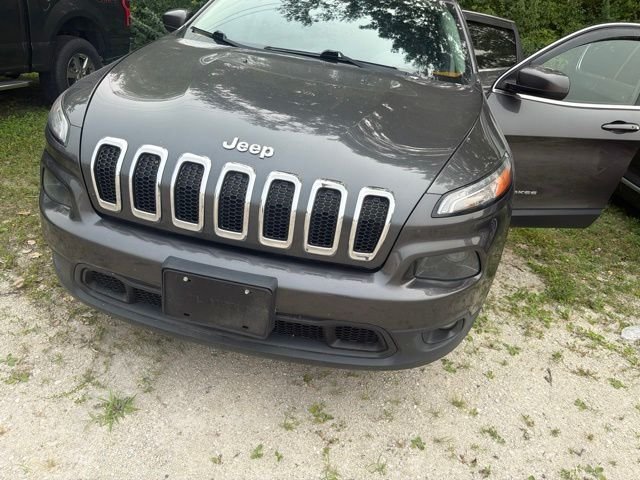 Used 2015 Gray Jeep Latitude image 17