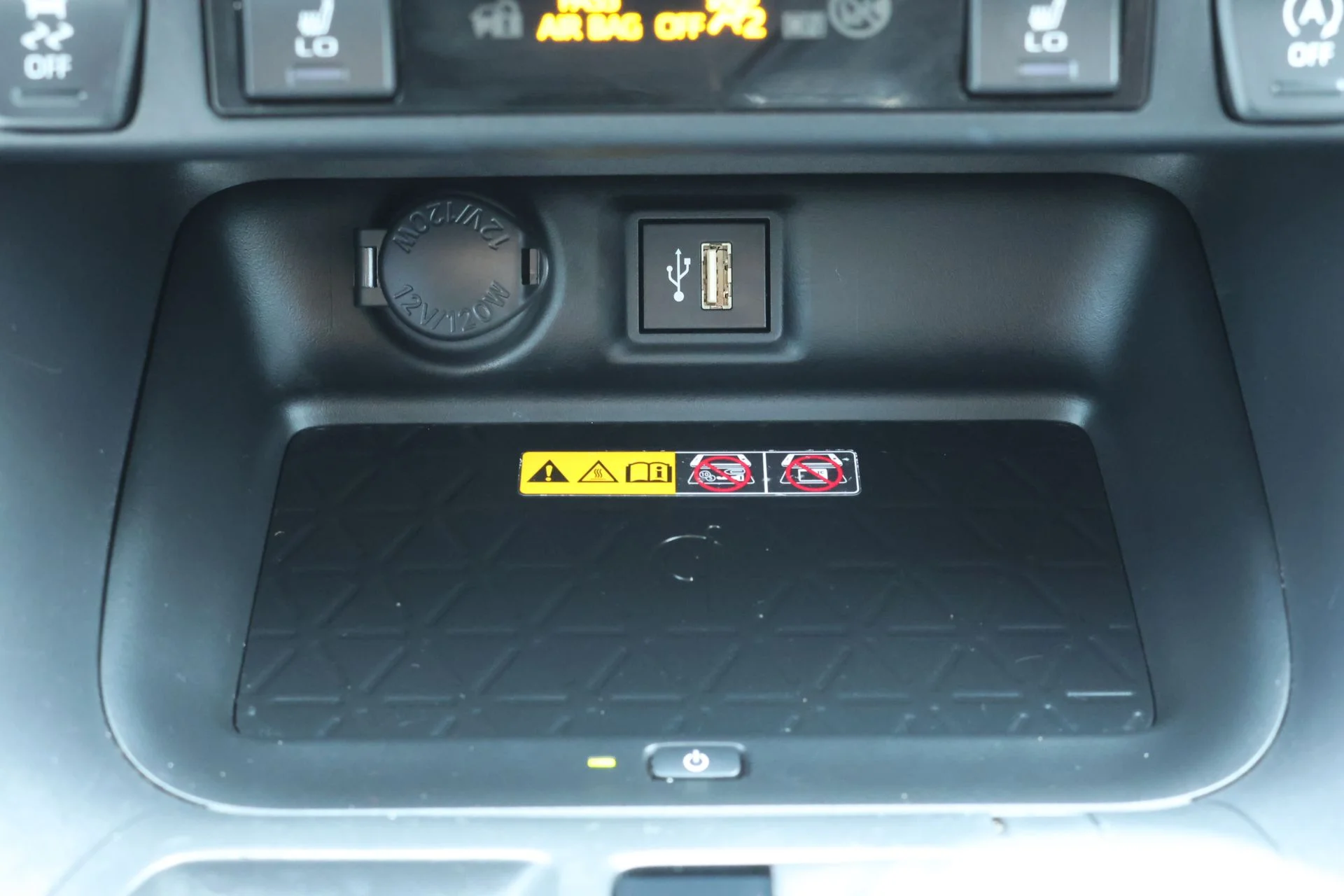 Used 2025 Beige Toyota XLE Premium image 17