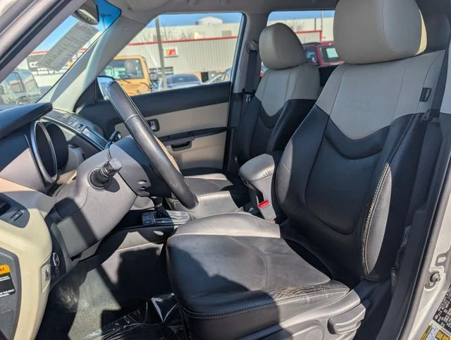 Used 2013 Silver Kia Exclaim image 7
