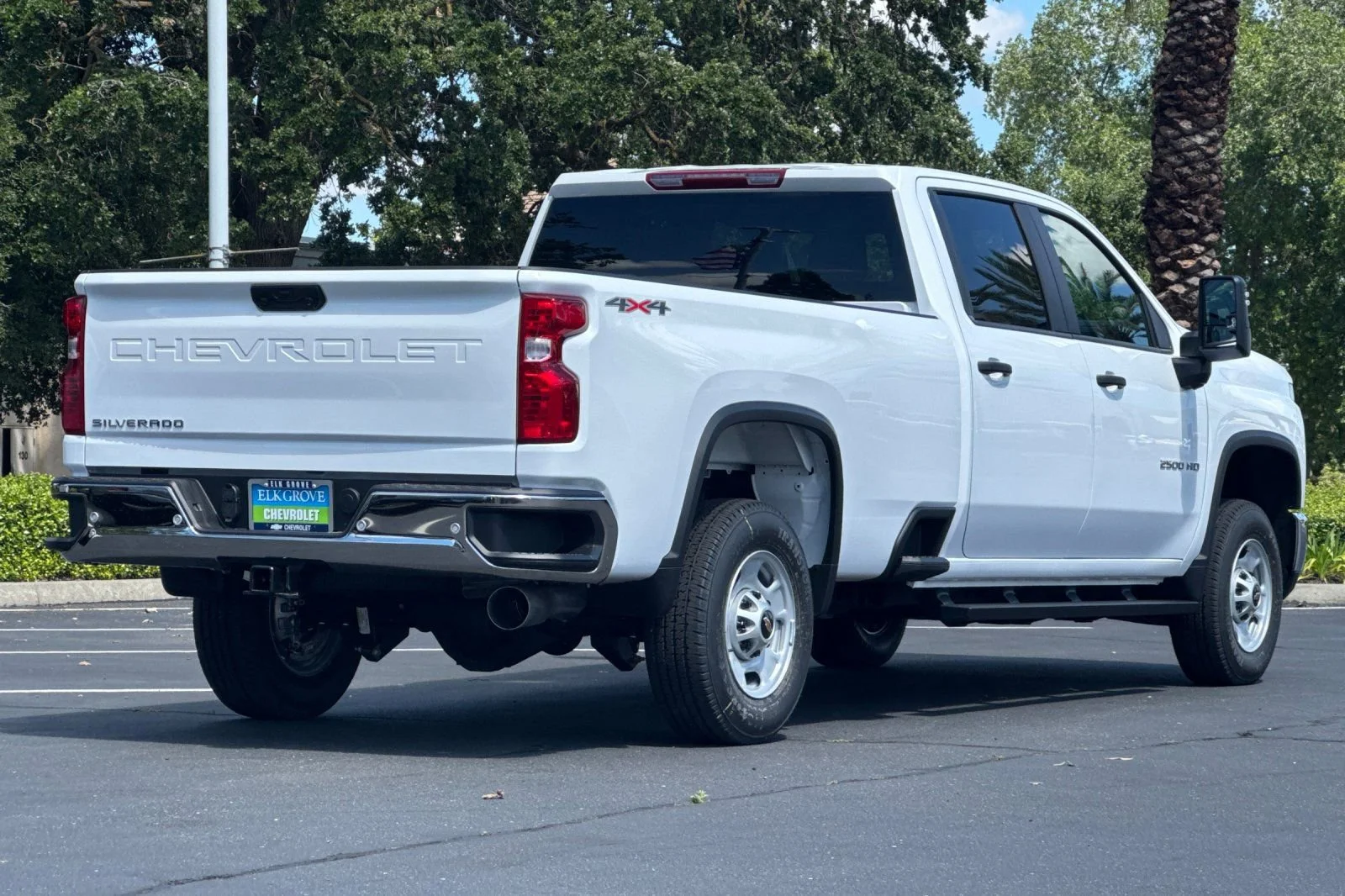 New 2026 Summit White Chevrolet WT image 3