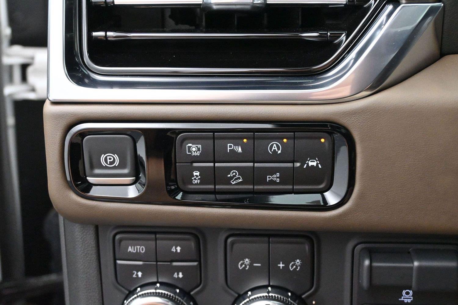 Used 2025 White Frost Tricoat GMC Denali Ultimate image 26