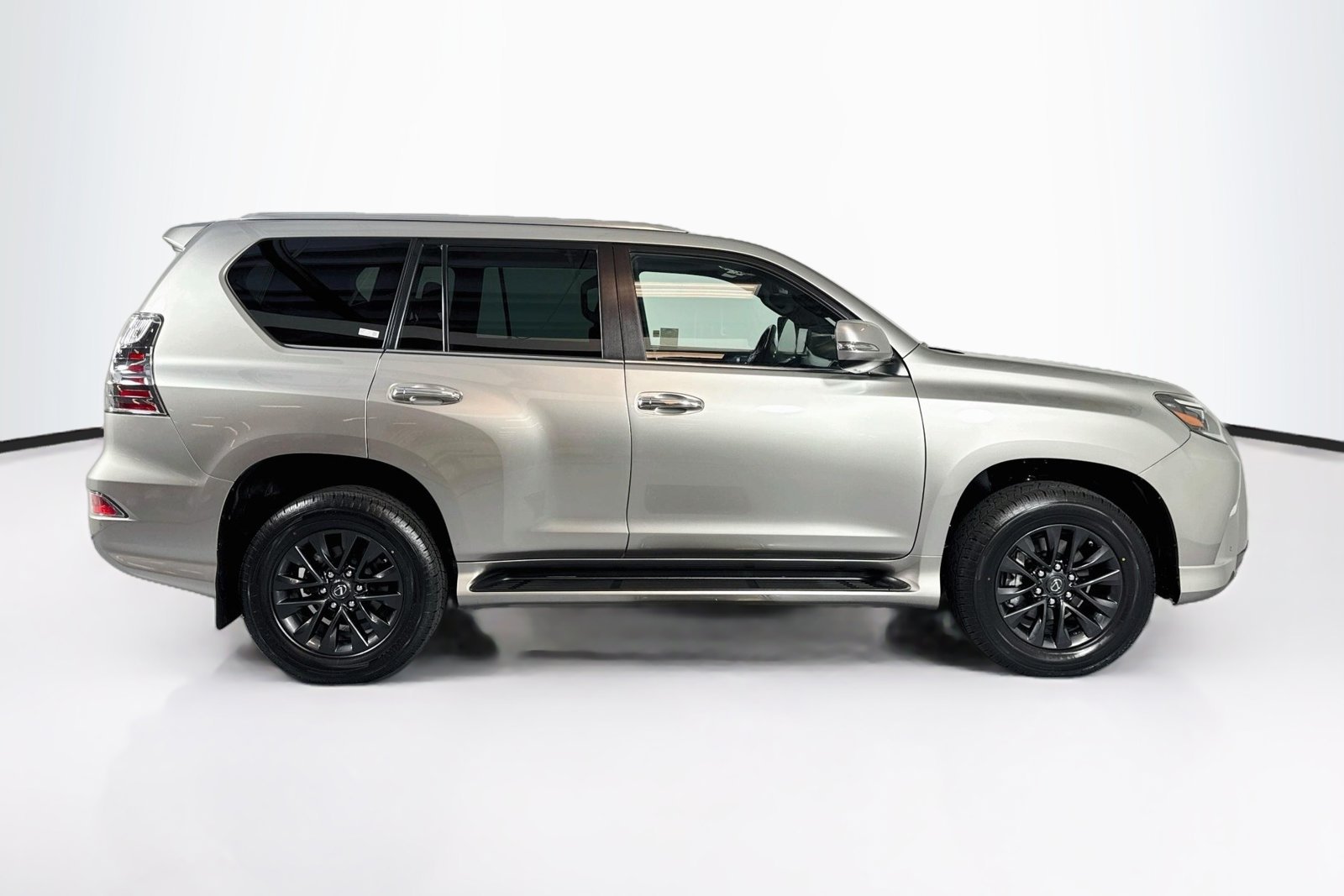 Used 2023 Atomic Silver Lexus GX 460 Premium image 4