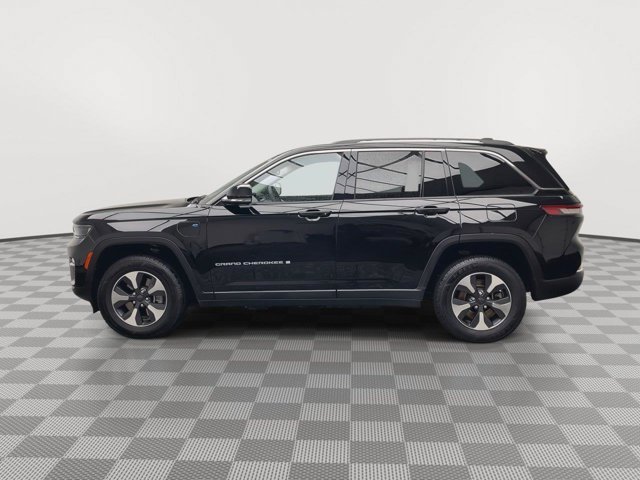 Used 2023 Diamond Black Crystal Pearlcoat Jeep 4X4 image 39
