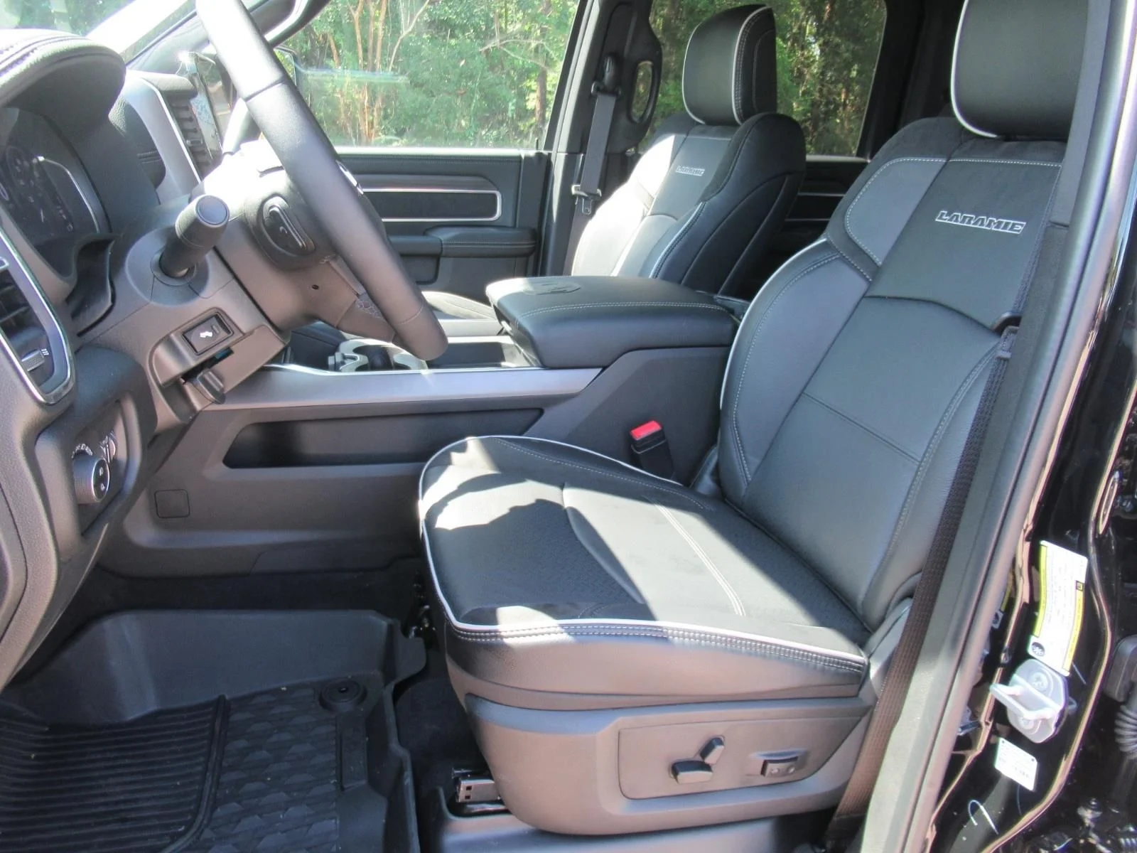New 2027 Diamond Black Crystal Pearlcoat RAM Laramie image 22