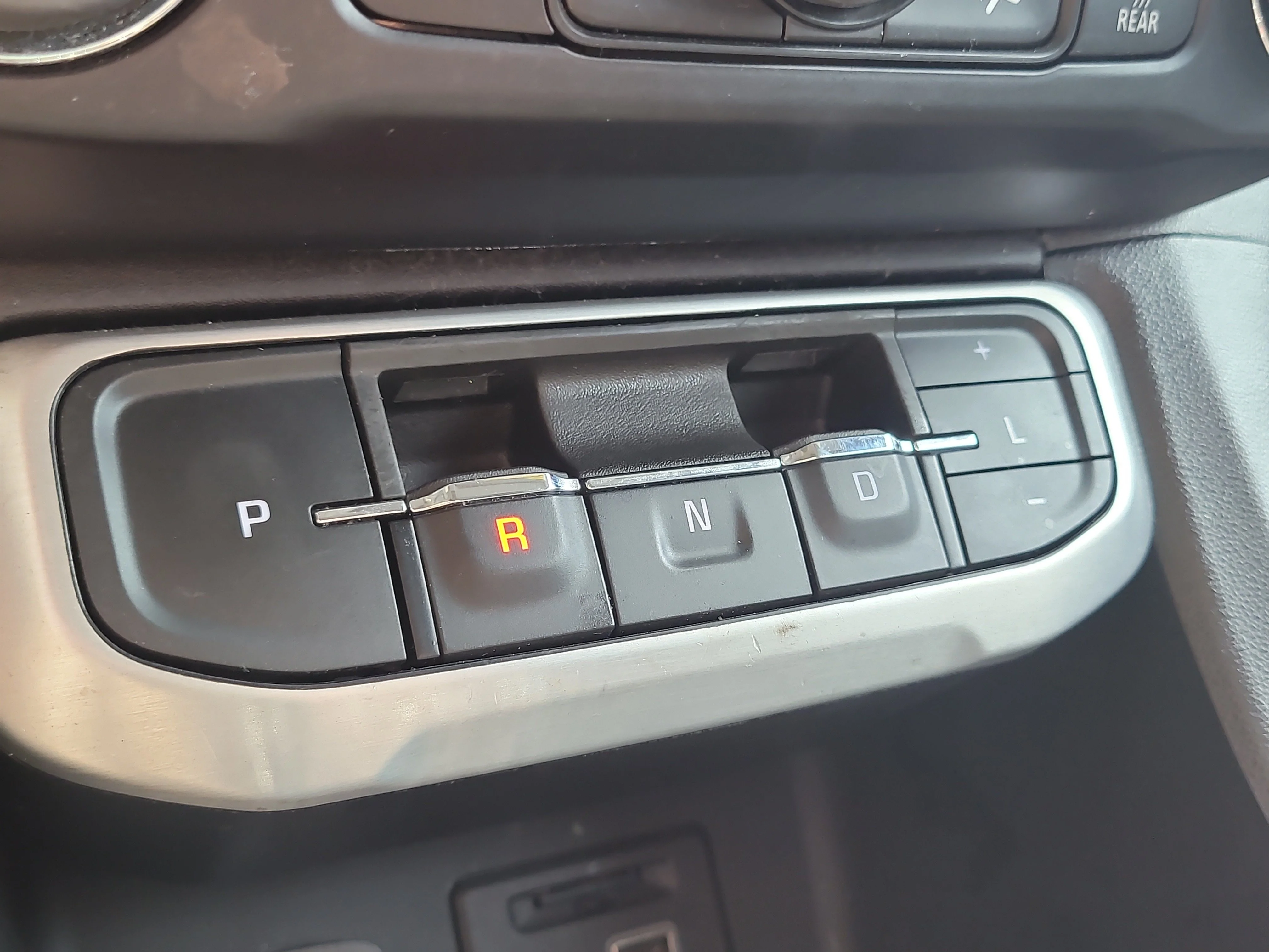 Used 2023 Summit White GMC SLE image 26