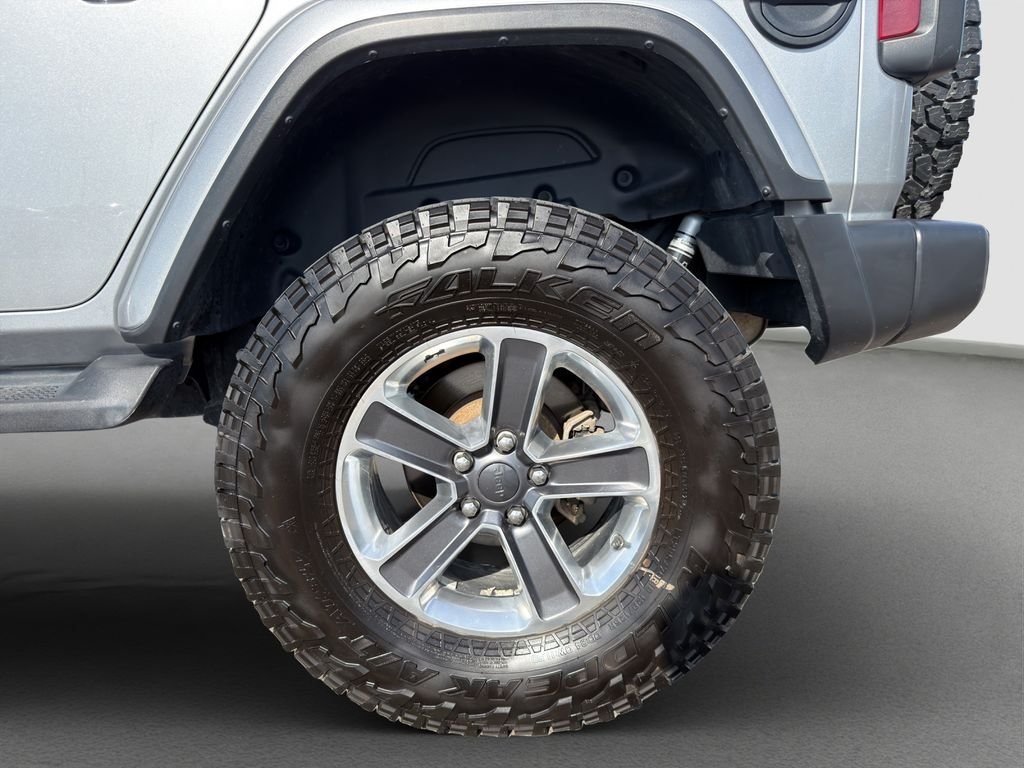 Used 2020 Silver Jeep Unlimited Sahara image 31