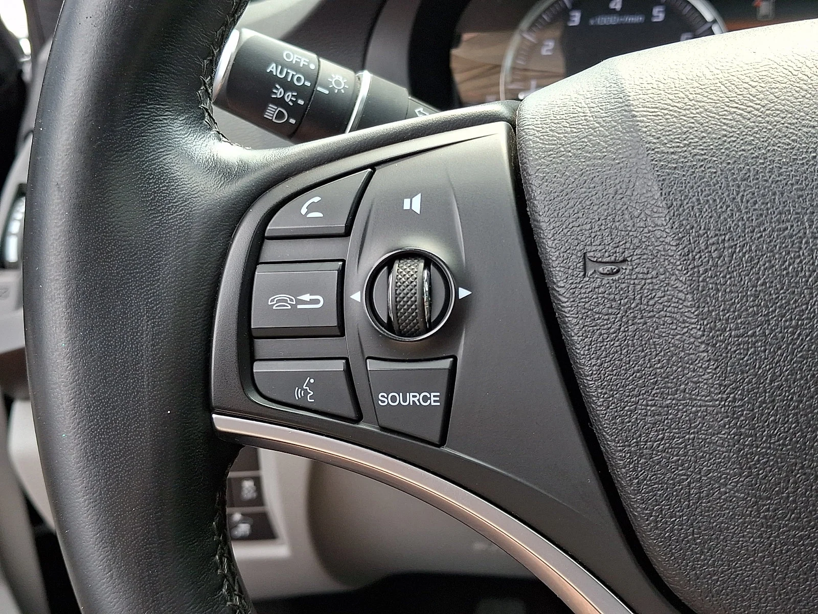 Used 2020 Lunar Silver Metallic Acura w/Technology Pkg image 21