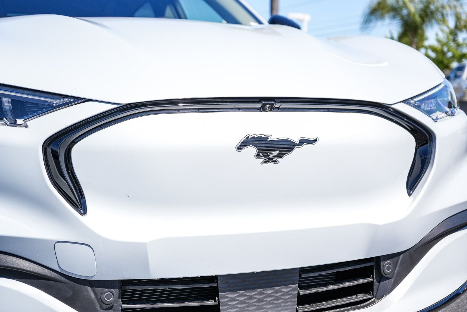 Certified Used 2023 White Metallic Ford Premium image 5
