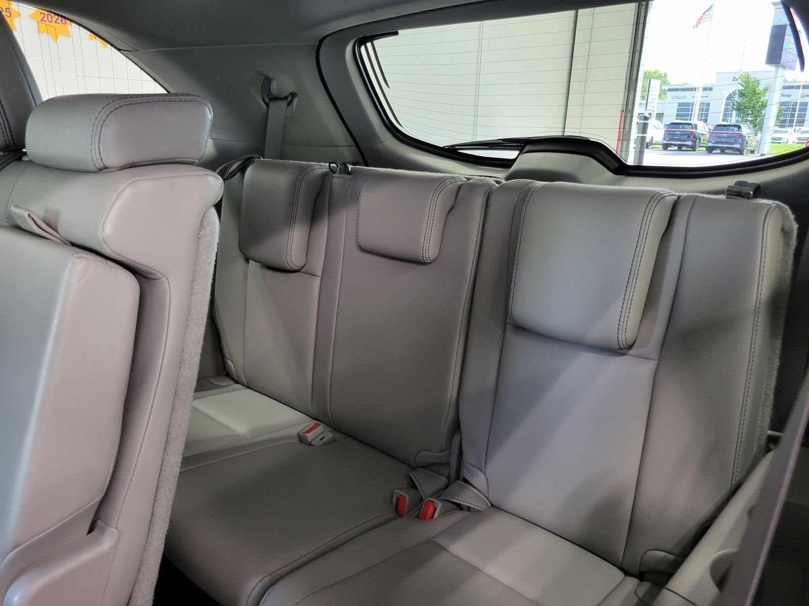 Used 2017 Silver Toyota XLE image 25