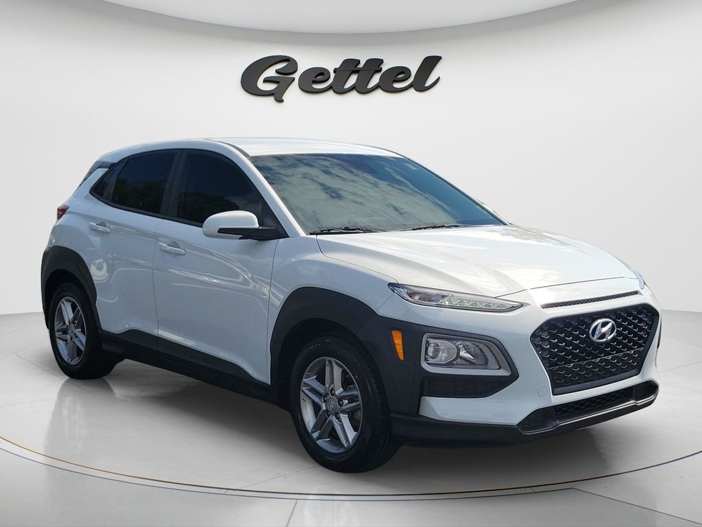 Used 2021 White Hyundai SE image 3