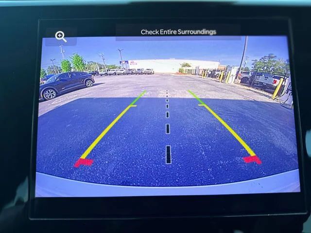 Used 2022 White Jeep Altitude image 18
