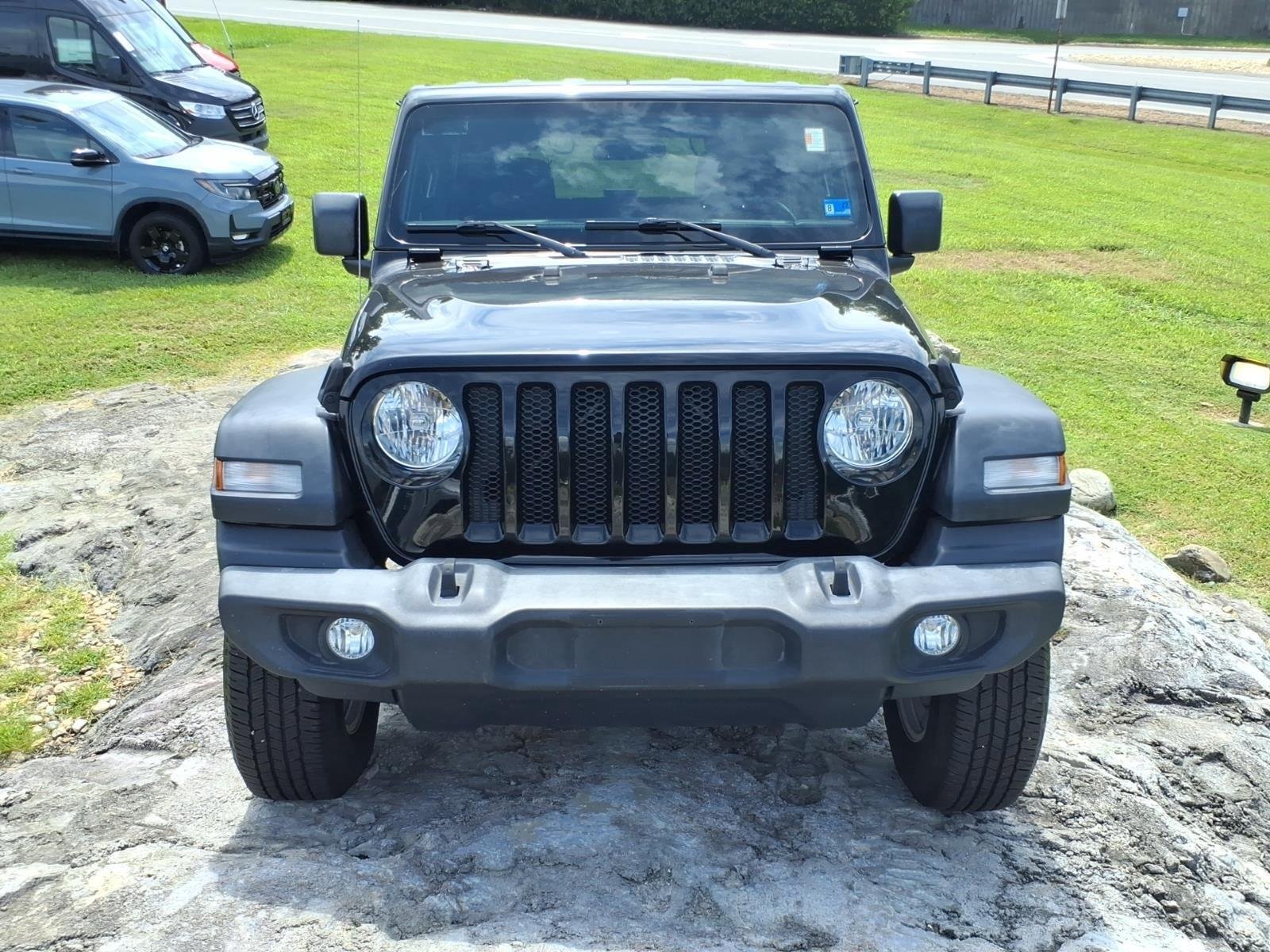 Used 2018 Black Clearcoat Jeep Sport S image 2