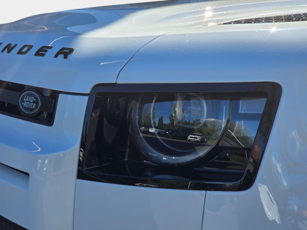 New 2026 Fuji White LAND ROVER X-Dynamic SE image 34