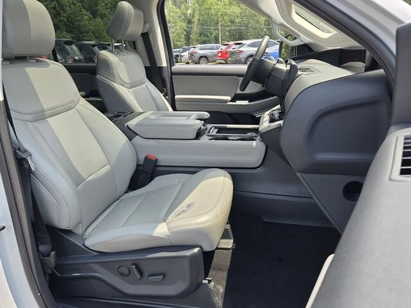 Used 2025 Space Silver Ford Active image 18