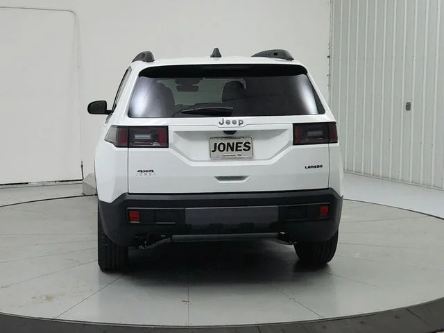 New 2026 Bright White Clear-Coat Exterior Paint Jeep Laredo image 6