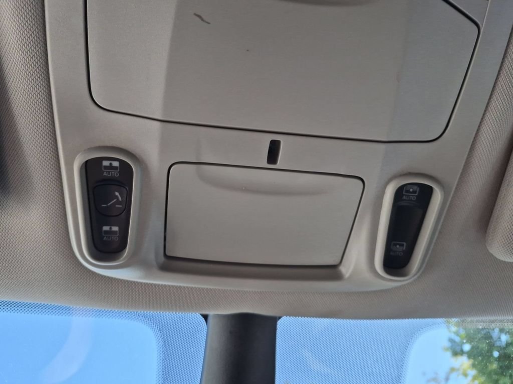 Used 2023 White Chrysler Touring L image 21