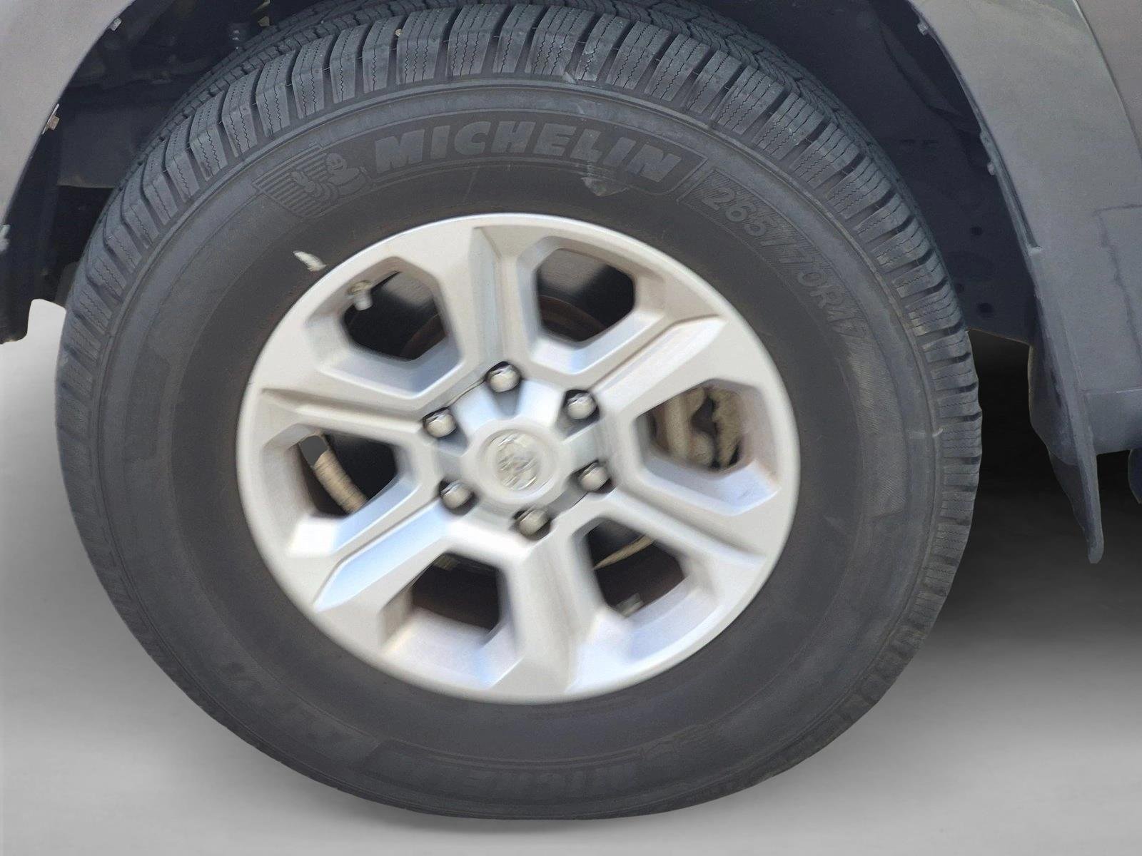 Used 2018 Magnetic Gray Metallic Toyota SR5 image 6