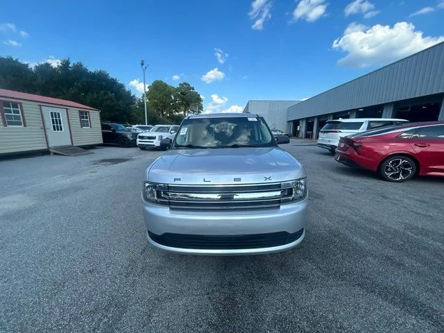 Used 2019 Silver Ford SE image 2
