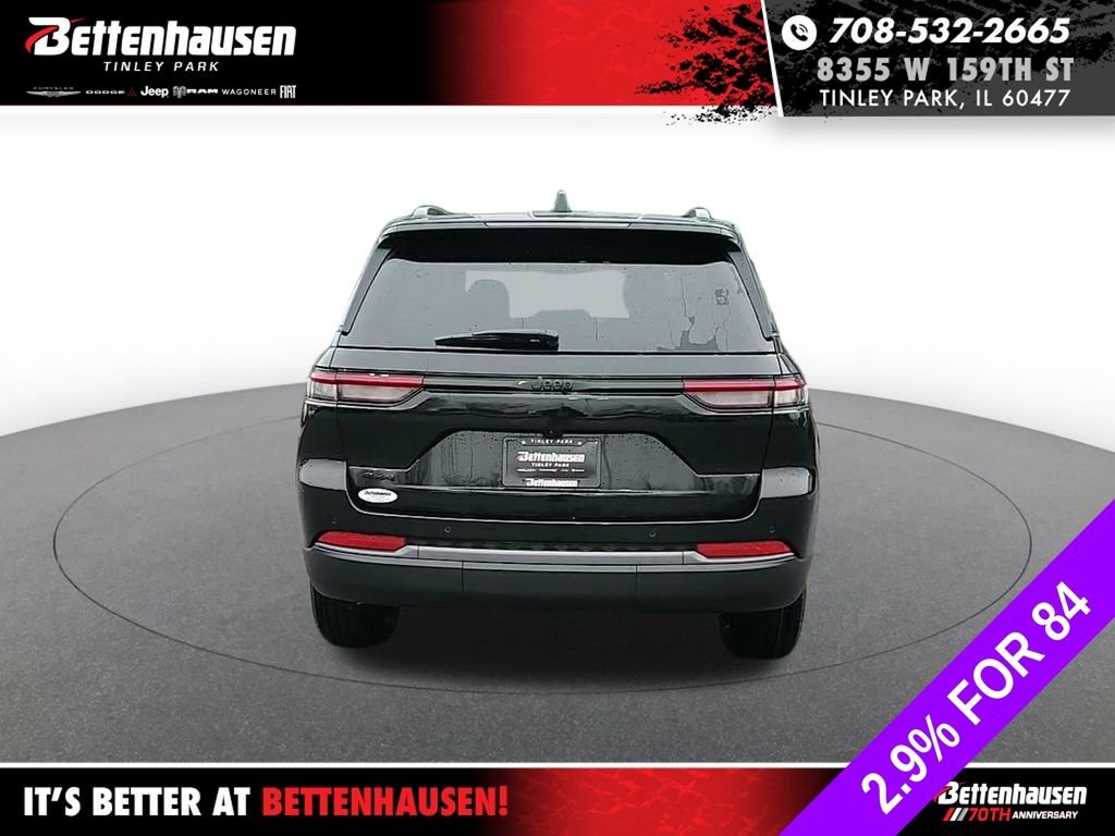 New 2026 Diamond Black Crystal Pearl-Coat Exterior Paint Jeep Altitude image 6