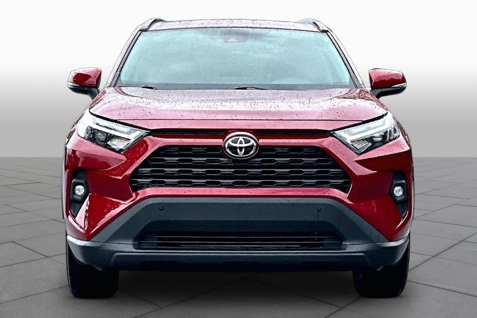 Used 2022 Ruby Flare Pearl Toyota XLE Premium image 3
