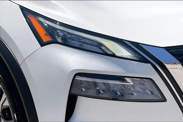 Used 2023 White Nissan SV image 27