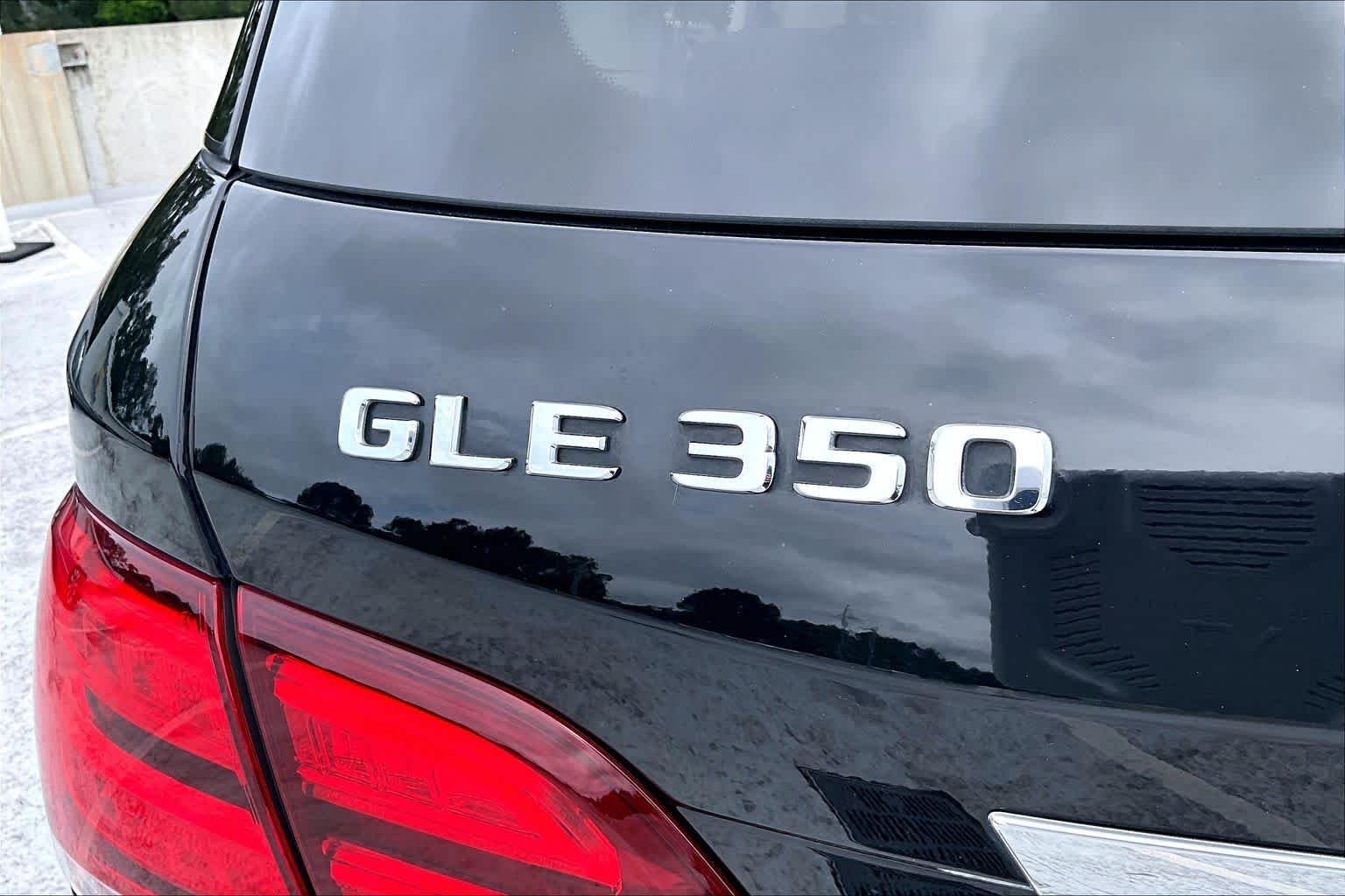 Used 2018 Obsidian Black Metallic Mercedes-Benz GLE 350 image 31