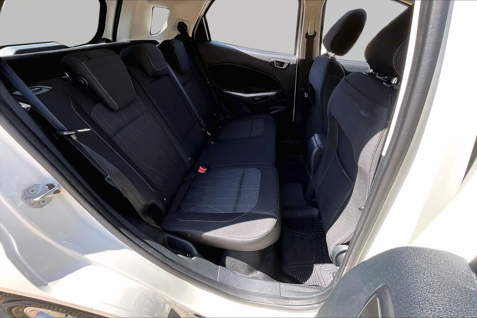 Used 2021 Diamond White Ford SE image 19