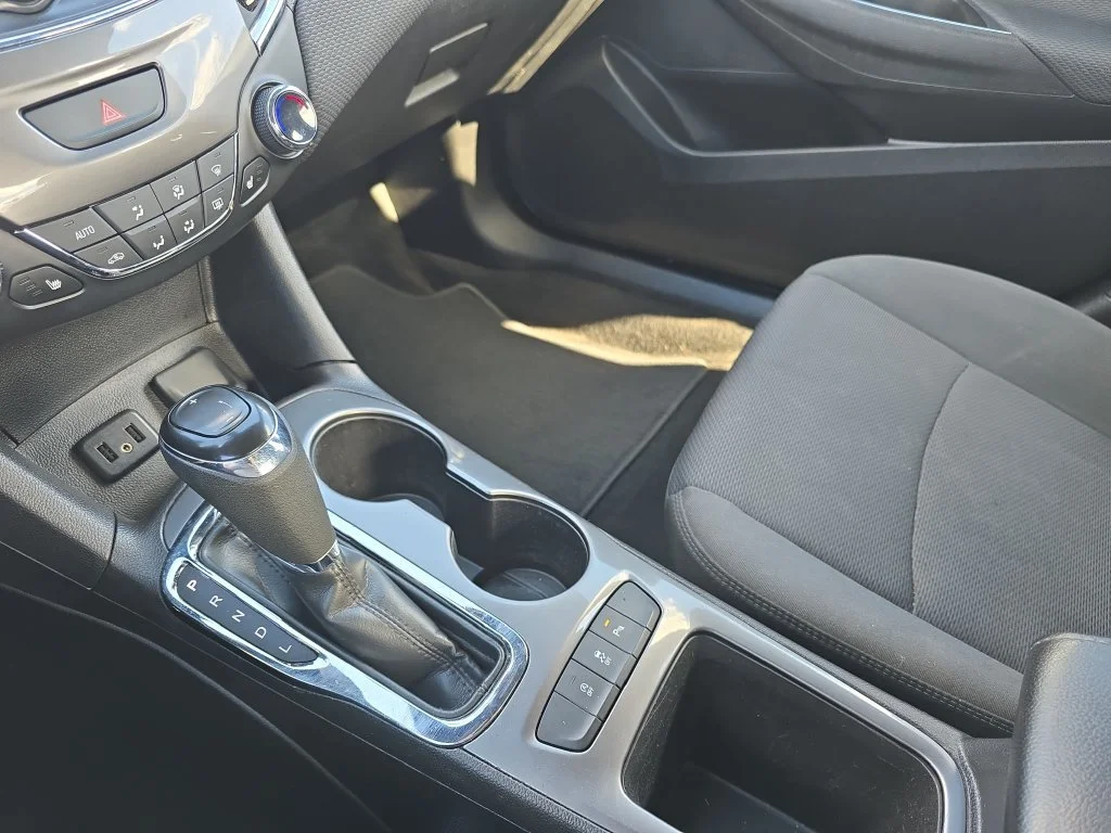 Used 2019 SUMMIT WHITE Chevrolet LT image 25