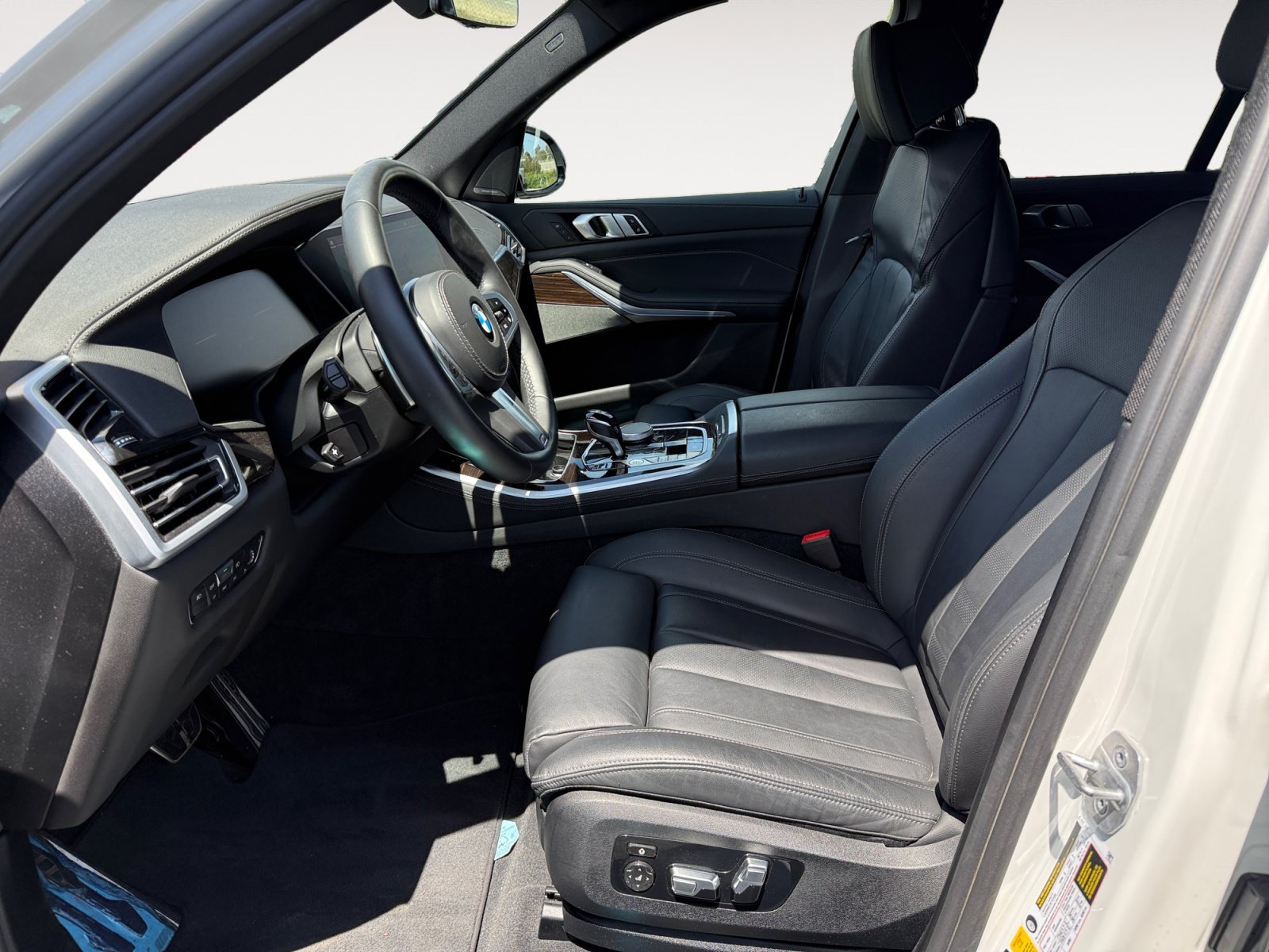 Used 2021 Alpine White BMW xDrive40i image 10