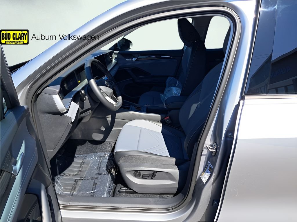 2025 Volkswagen Tiguan SE - Photo 13