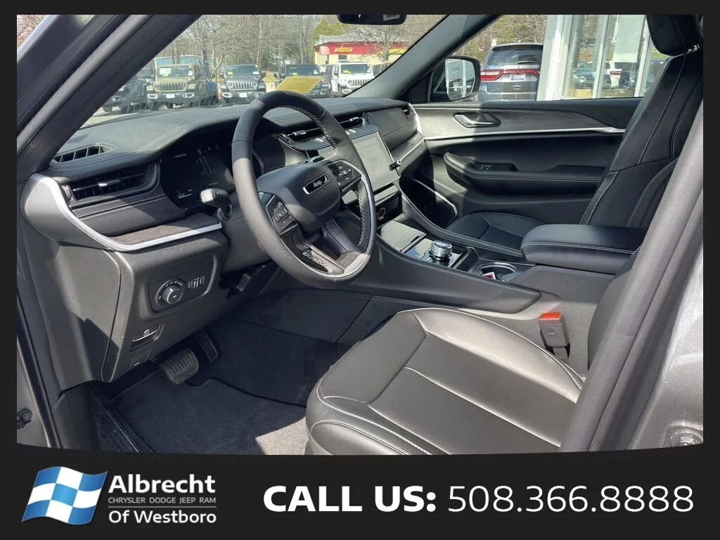 New 2026 Baltic Gray Metallic Clear-Coat Exterior Paint Jeep Limited image 9