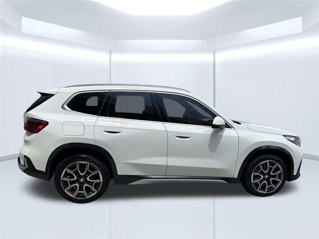 Used 2025 White BMW xDrive28i image 8