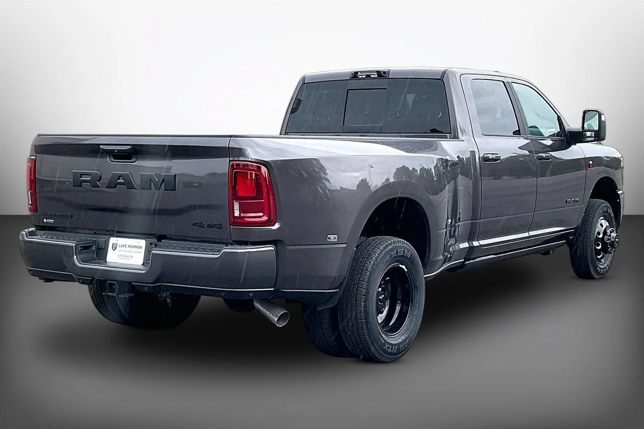 New 2026 Granite Crystal Metallic Clear-Coat Exterior Paint RAM Laramie image 8