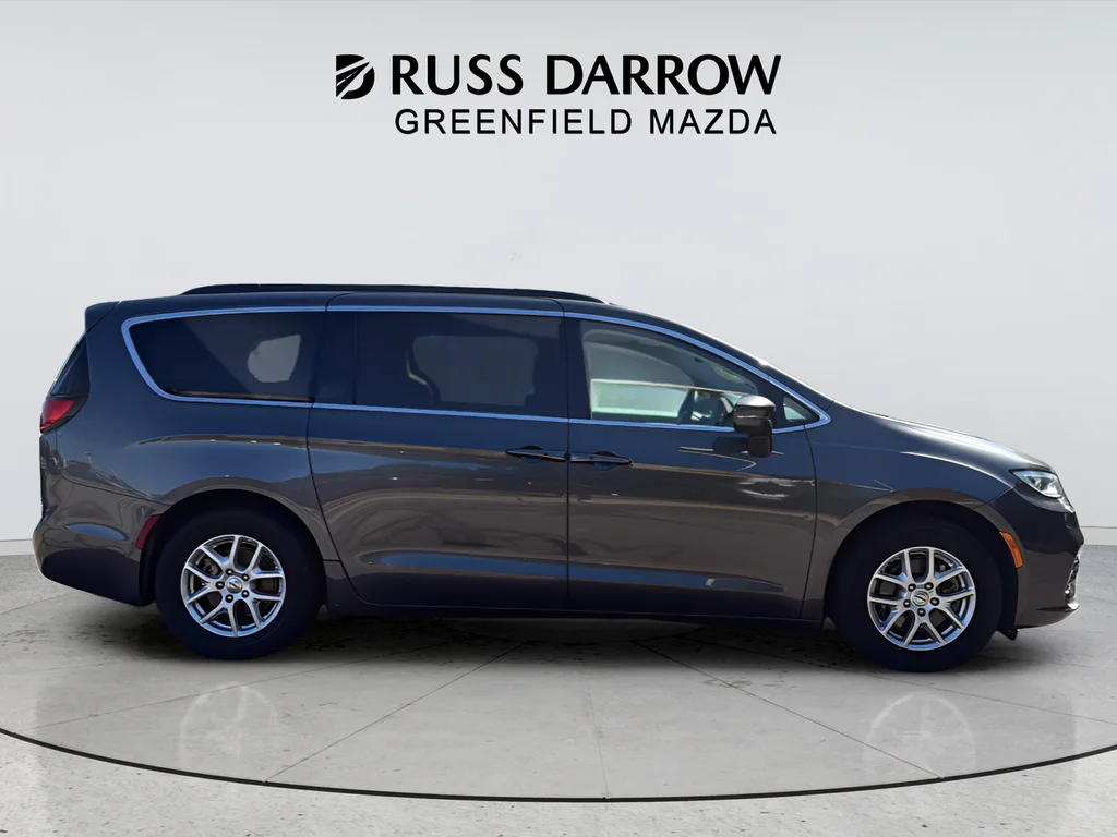 Used 2022 Gray Chrysler Touring L image 6