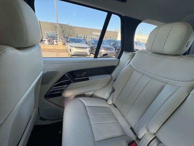 2025 Land Rover Range Rover SE - Photo 34