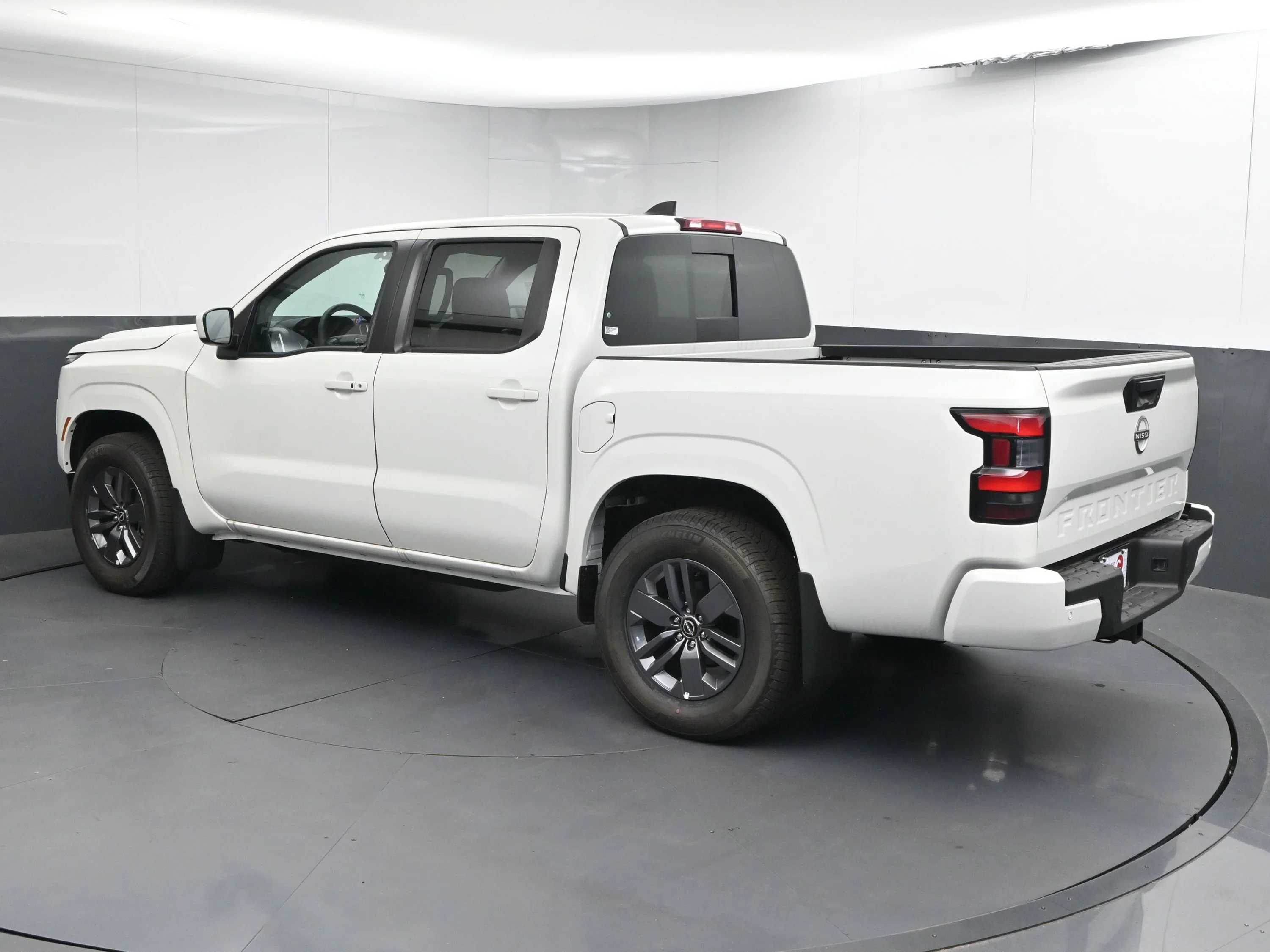 New 2025 Glacier White Nissan Crew Cab SV image 4