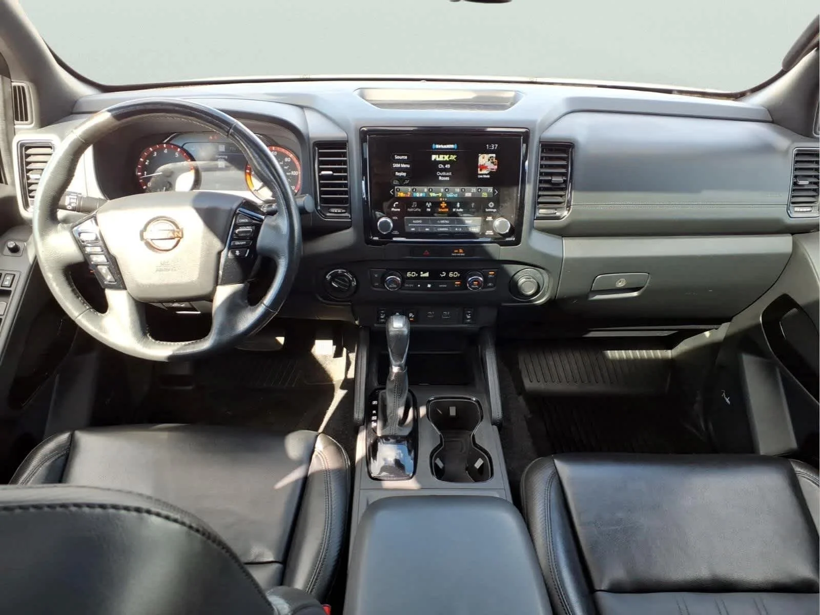 Used 2022 Boulder Grey Pearl Nissan PRO-4X image 18