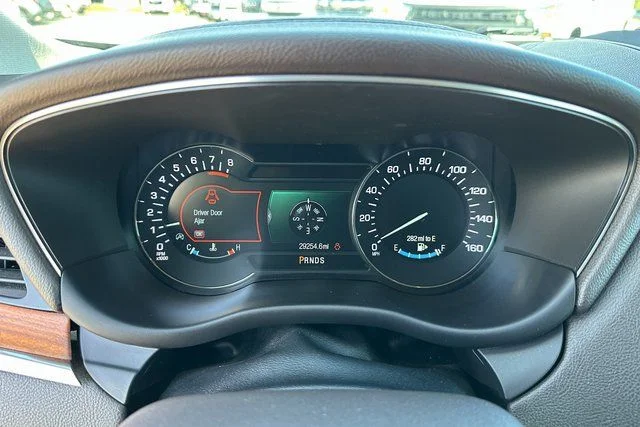 Used 2019 Silver Lincoln Select image 12