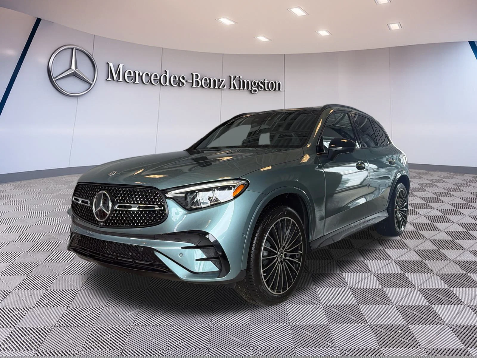 Used 2026 Silver Mercedes-Benz GLC 300 4MATIC SUV image 2