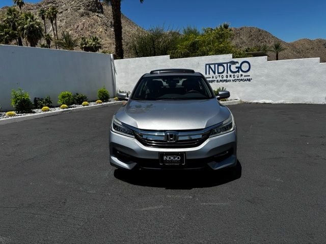 Used 2017 Lunar Silver Metallic Honda Touring image 2